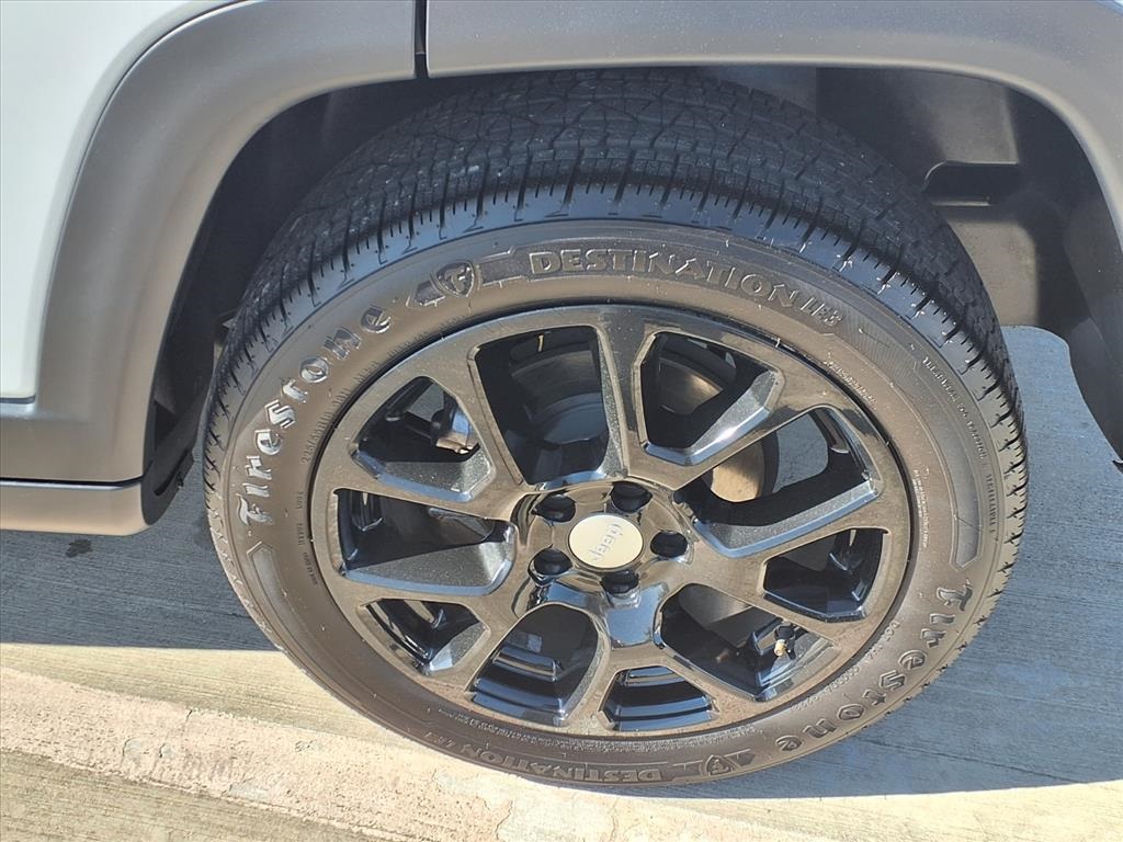 2023 Jeep Compass Latitude Lux - 9