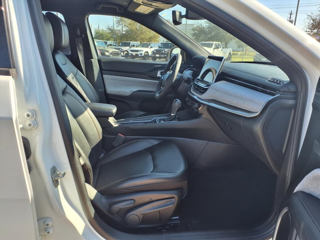 2023 Jeep Compass Latitude Lux White at Mac Haik CDJR North Houston