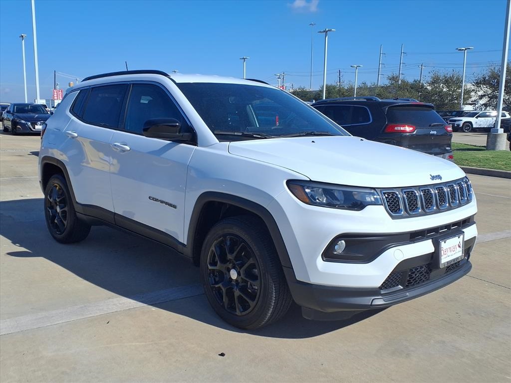 2023 Jeep Compass Latitude Lux - 2