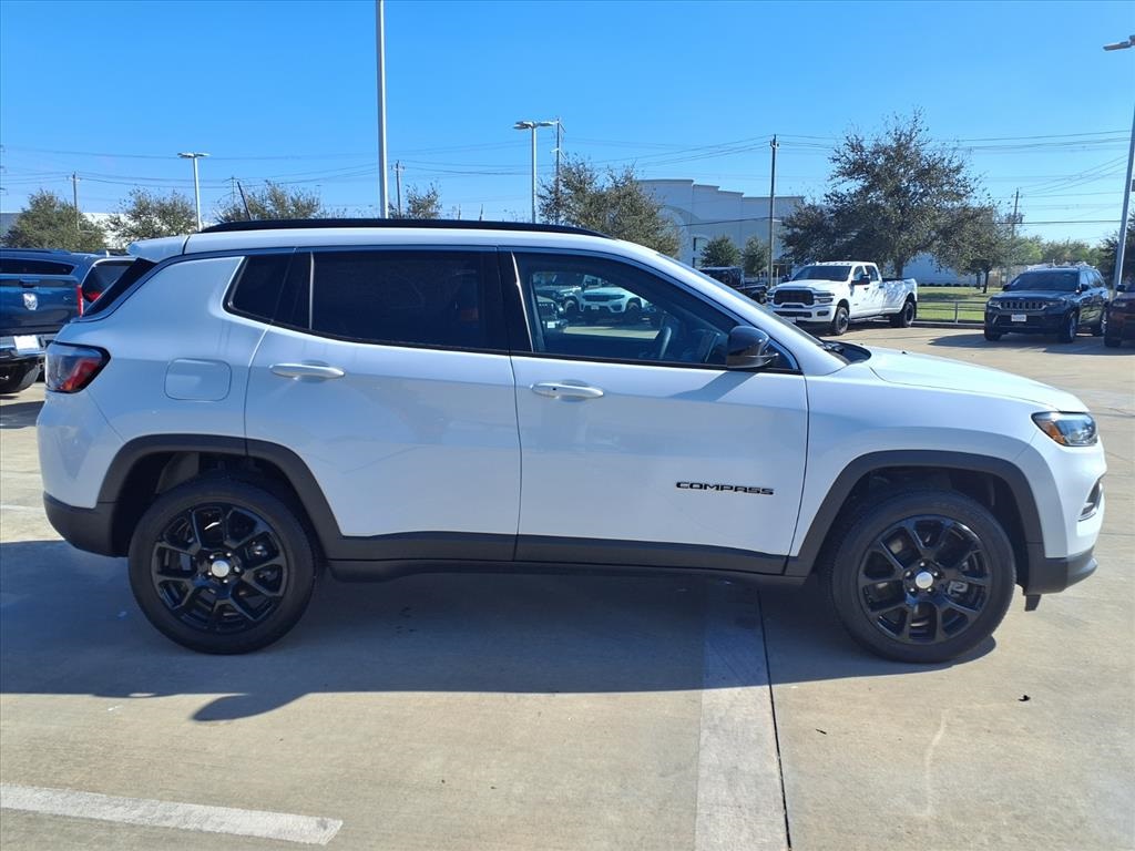 2023 Jeep Compass Latitude Lux - 3