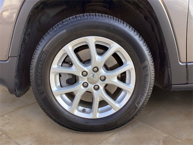 Used Car 2018 Jeep Cherokee  Latitude Plus For Sale In San Antonio, Texas