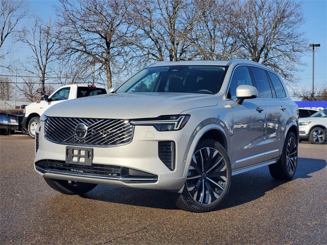 2025 Volvo XC90 B5 Plus Bright Theme 7-Passenger AWD