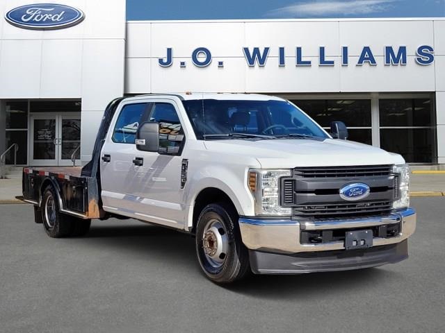 2019 Ford F-350 Super Duty Chassis XL Crew Cab DRW RWD