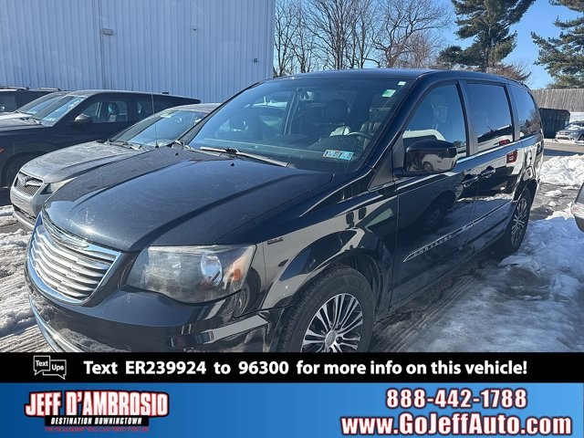 2014 Chrysler Town & Country S FWD