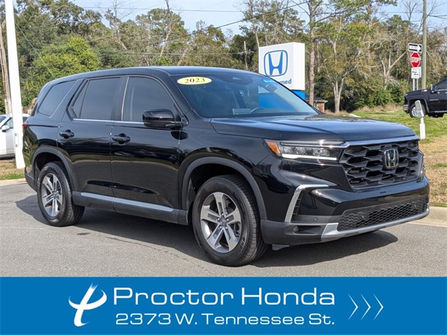 2023 Honda Pilot EX-L FWD with Captains Chairs