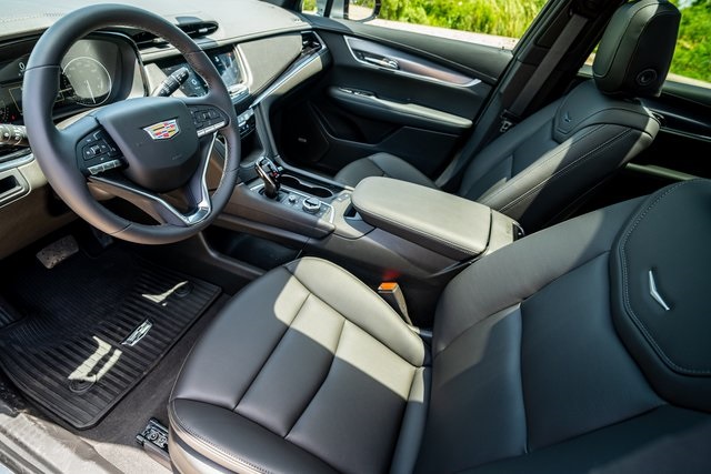 2025 Cadillac XT6 Luxury Silver at Classic Chevrolet Galveston