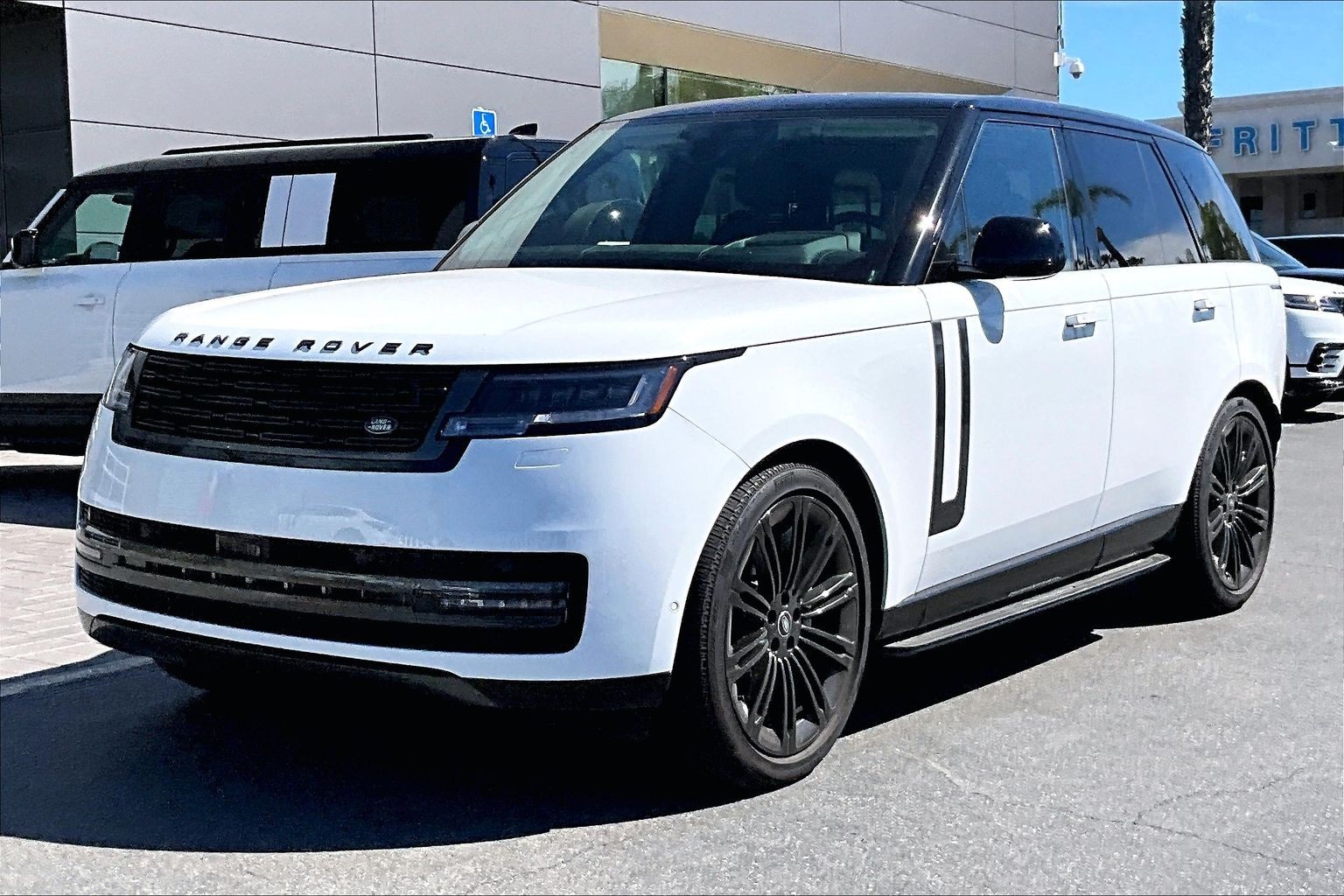 2025 Land Rover Range Rover P400 SE AWD