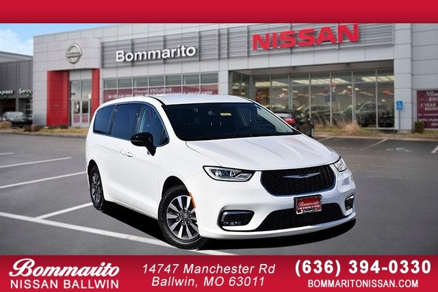 2024 Chrysler Pacifica Hybrid Select FWD