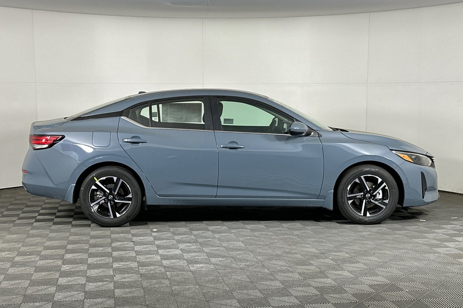 2025 Nissan Sentra SV photo 2