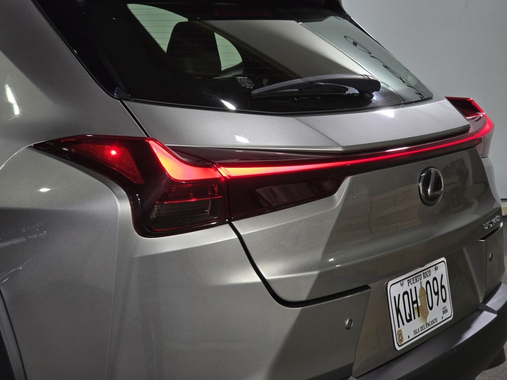 Thumbnail: 2023 Lexus UX - 10