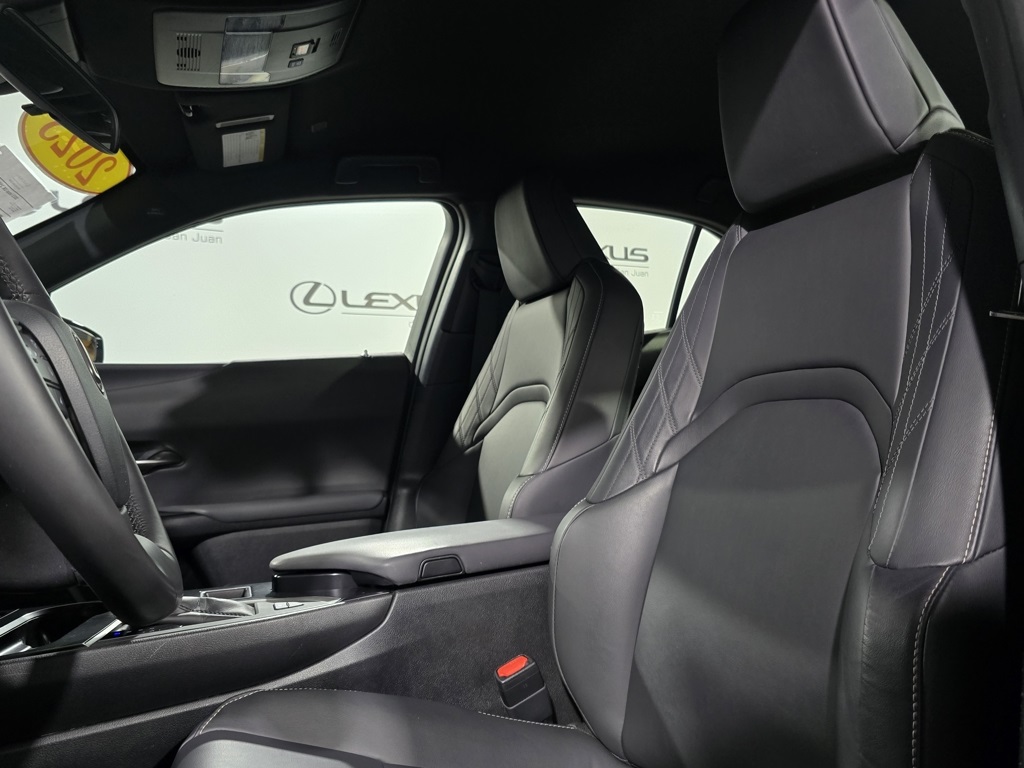 Thumbnail: 2023 Lexus UX - 15