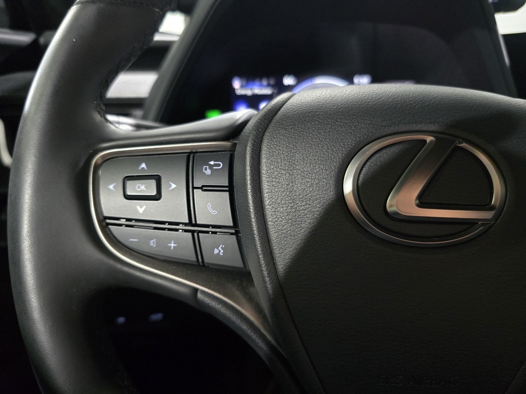 Thumbnail: 2023 Lexus UX - 16