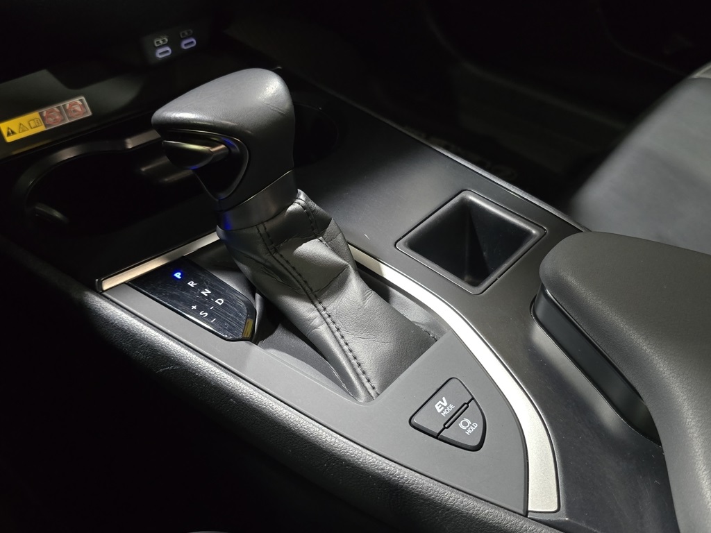 Thumbnail: 2023 Lexus UX - 24