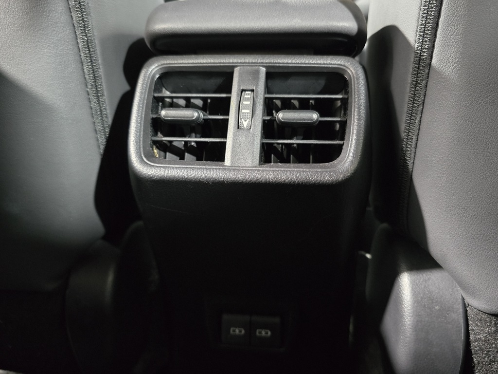 Thumbnail: 2023 Lexus UX - 28