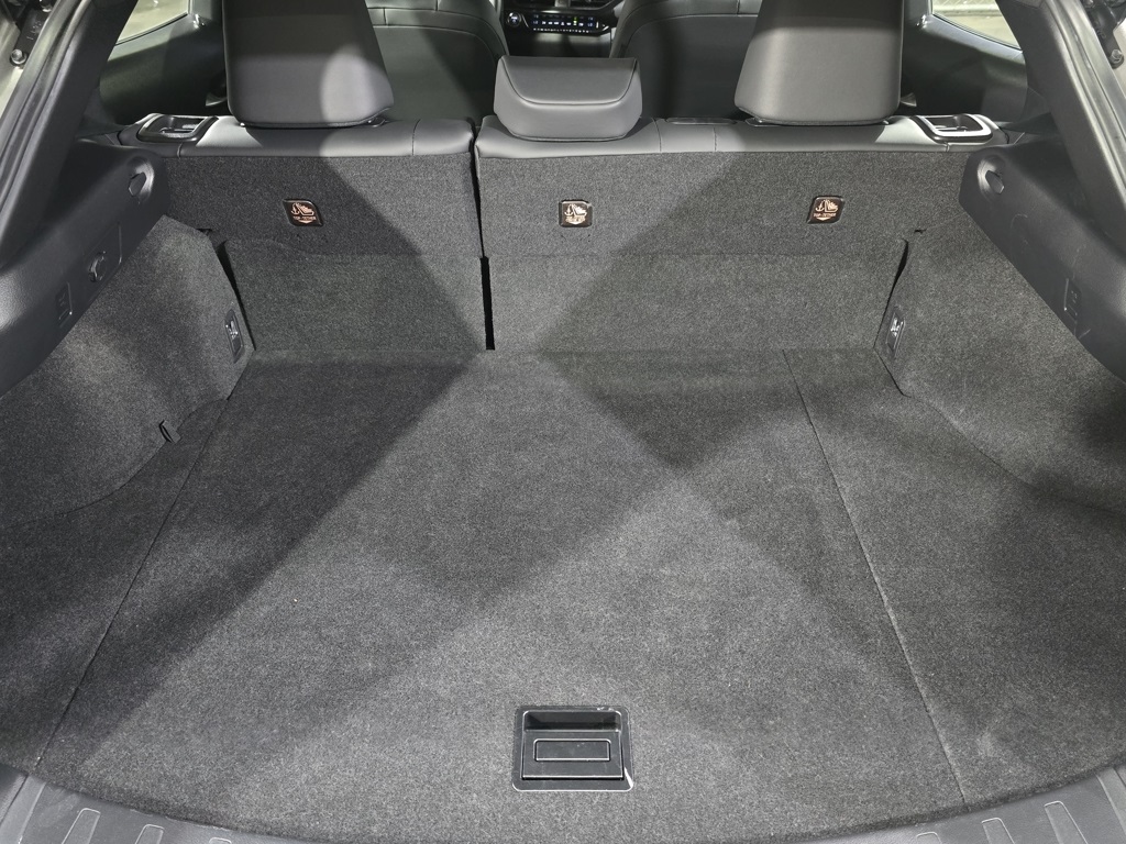 Thumbnail: 2023 Lexus UX - 29