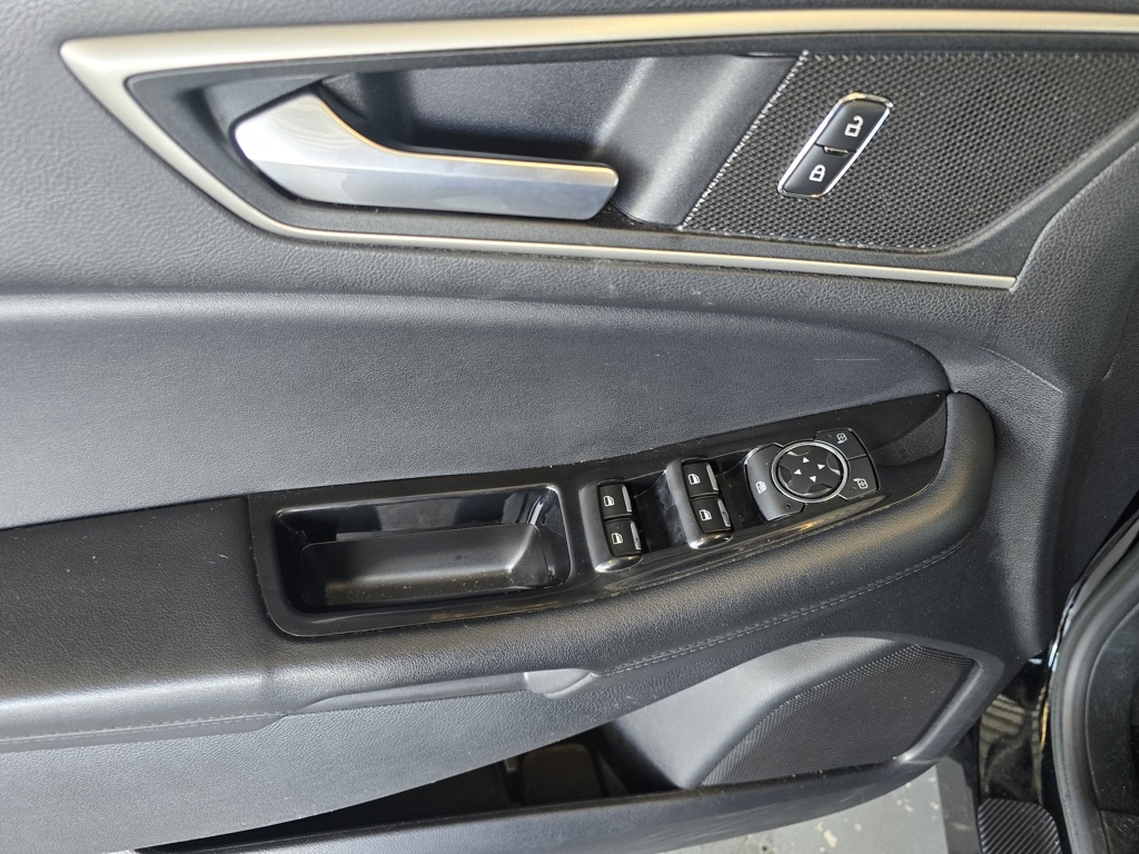 Thumbnail: 2018 Ford Edge - 22