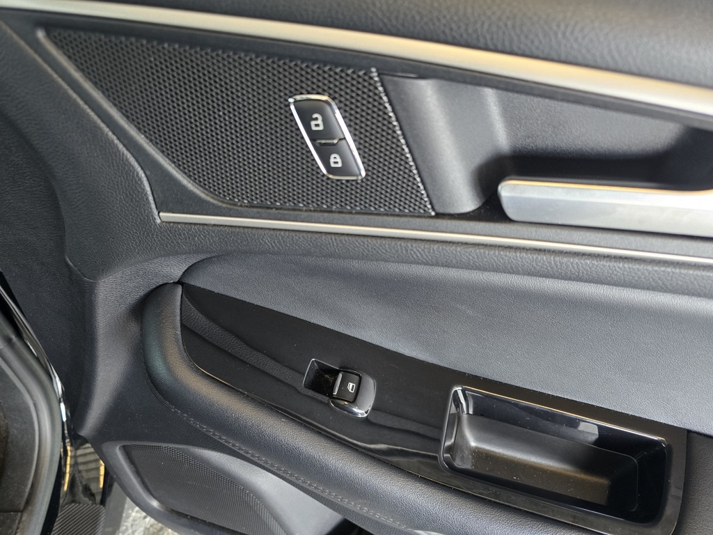 Thumbnail: 2018 Ford Edge - 25