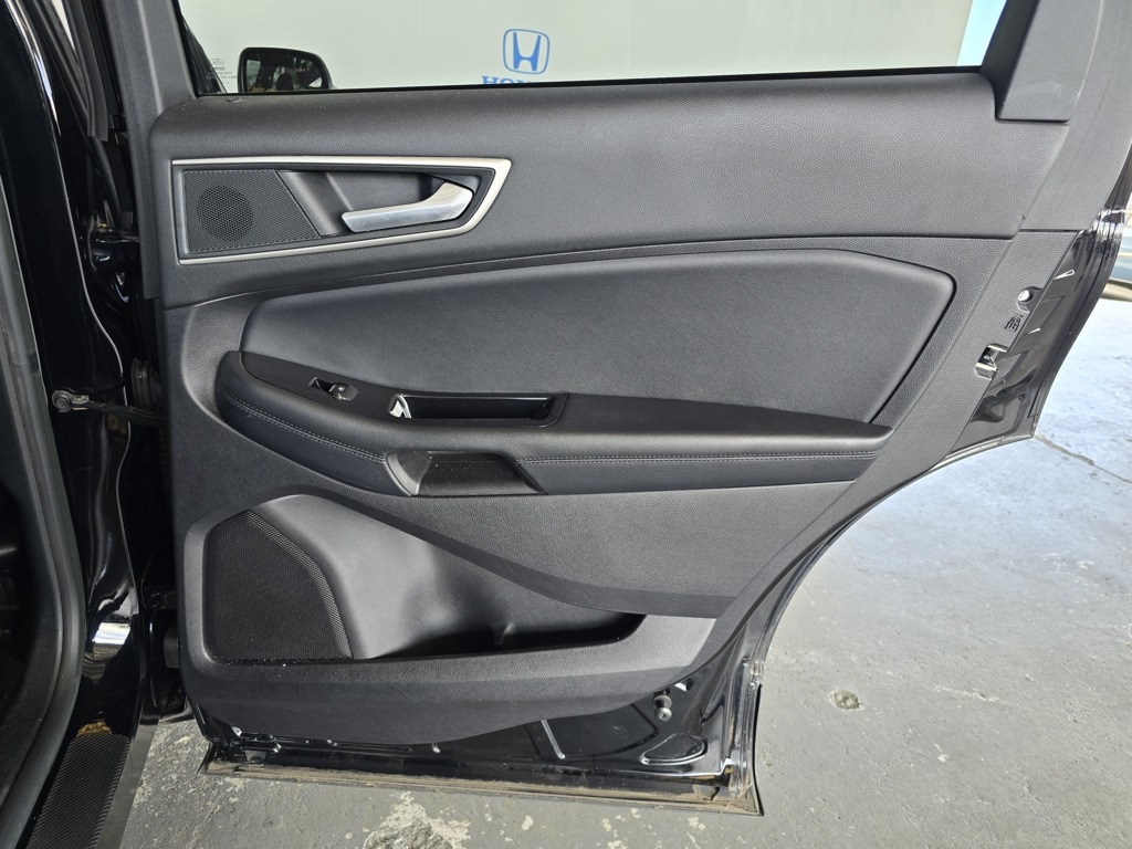 Thumbnail: 2018 Ford Edge - 26