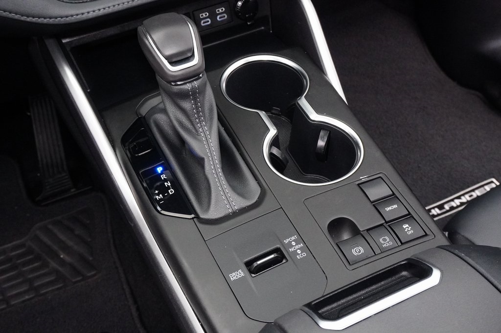 Used Car 2024 Toyota Highlander  Le For Sale Under $40,000 In Weatherford, Texas