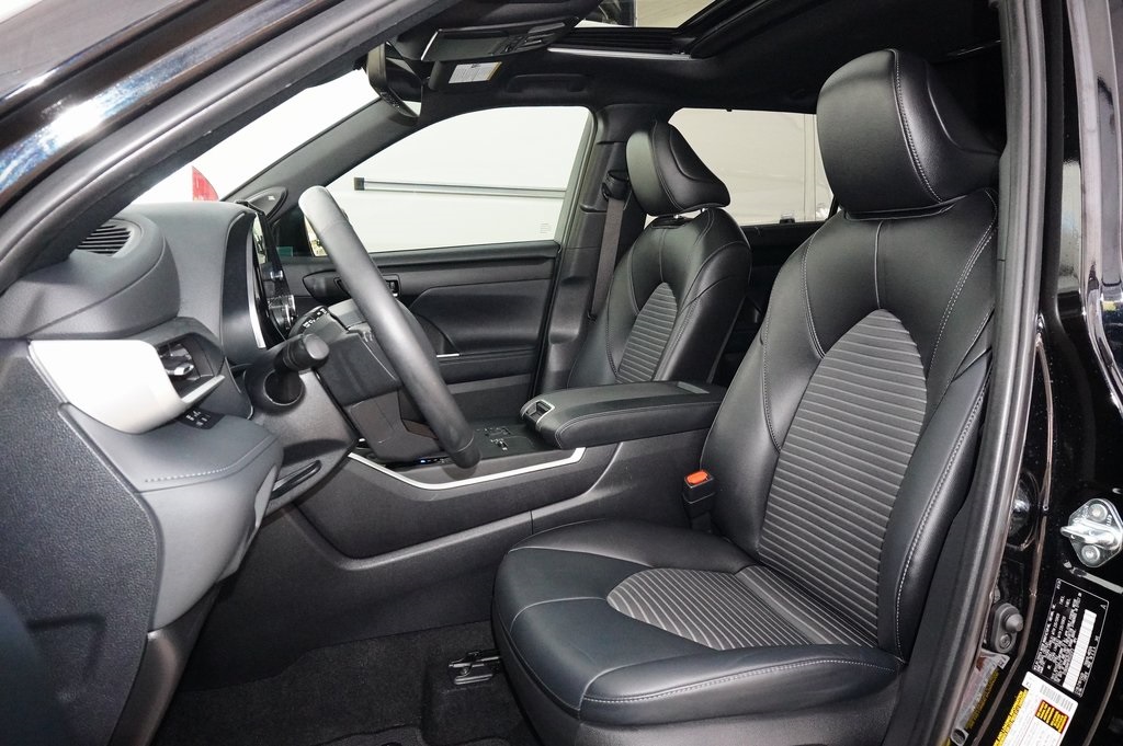 Used Car 2024 Toyota Highlander  Le For Sale Under $40,000 In Weatherford, Texas