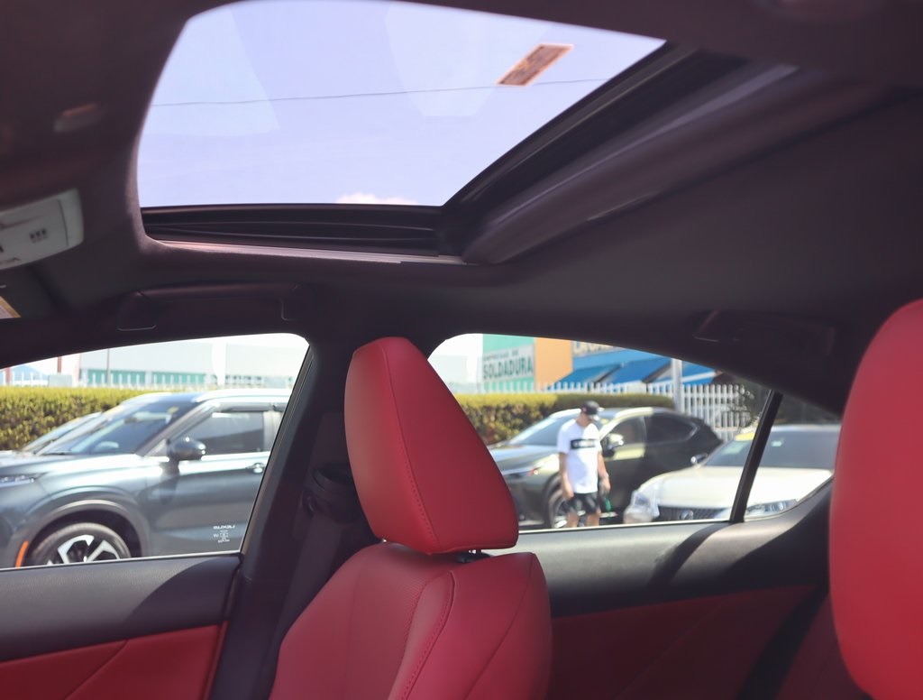 Thumbnail: 2022 Lexus IS - 32