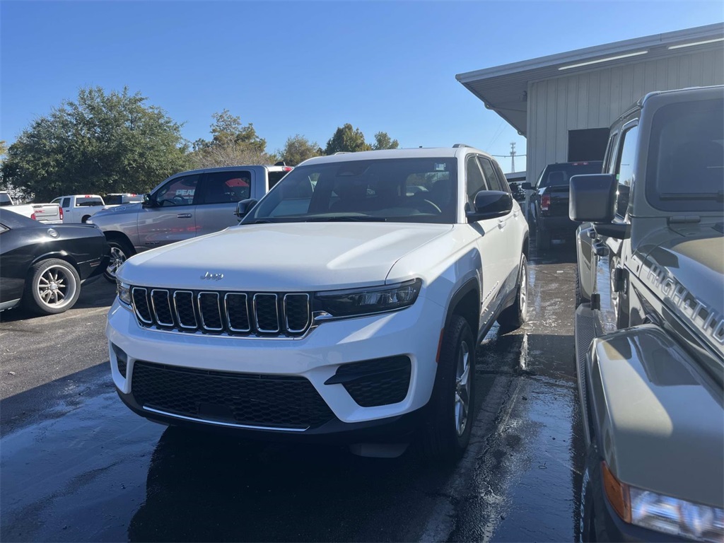 2025 Jeep Grand Cherokee Laredo X's photo