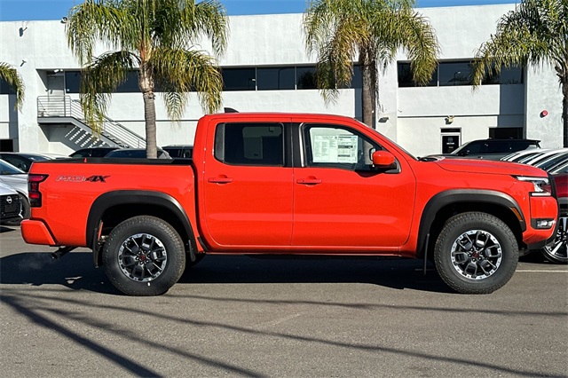 2025 Nissan Frontier PRO-4X photo 2