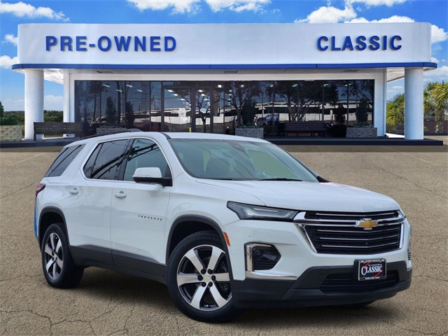2022 Chevrolet Traverse LT Leather White at AutoSavvy Houston Southwest