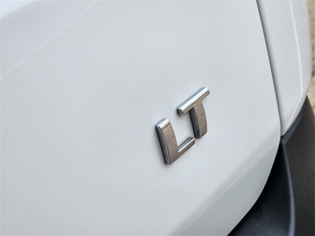 2022 Chevrolet Traverse LT Leather White at AutoSavvy Houston Southwest