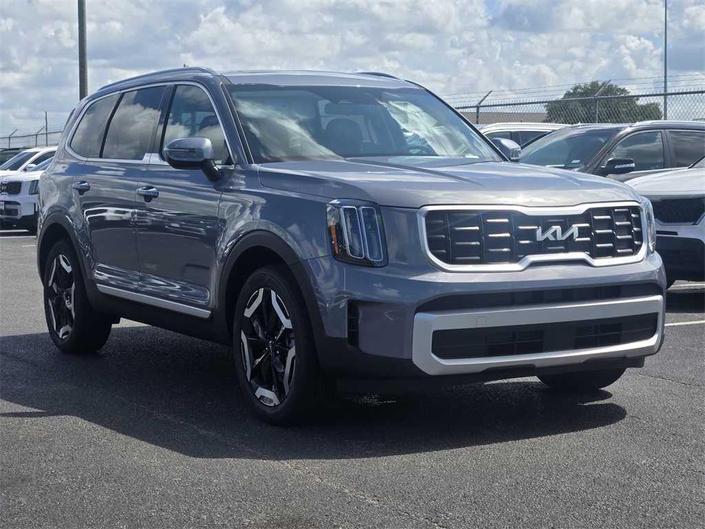 2025 Kia Telluride S Silver at Shottenkirk Kia Fort Bend