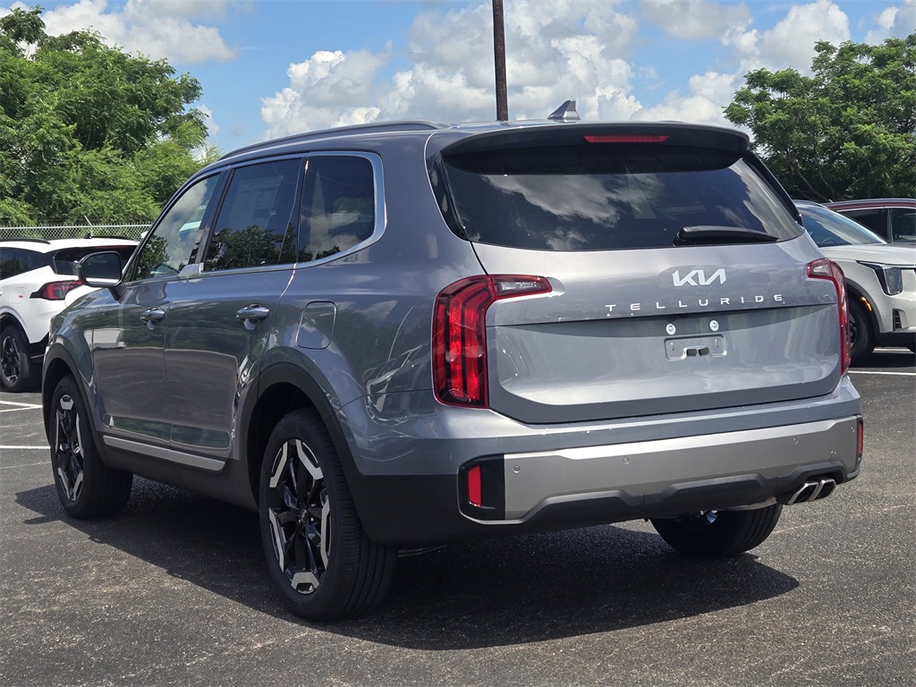 2025 Kia Telluride S Silver at Shottenkirk Kia Fort Bend