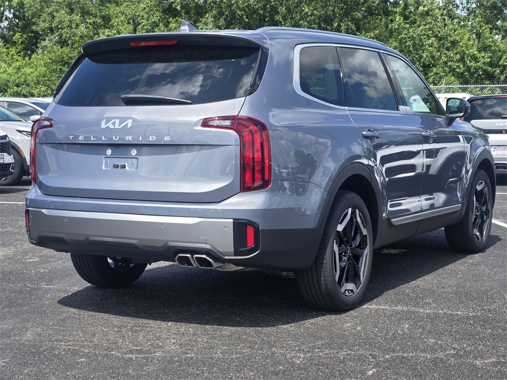 2025 Kia Telluride S Silver at Shottenkirk Kia Fort Bend