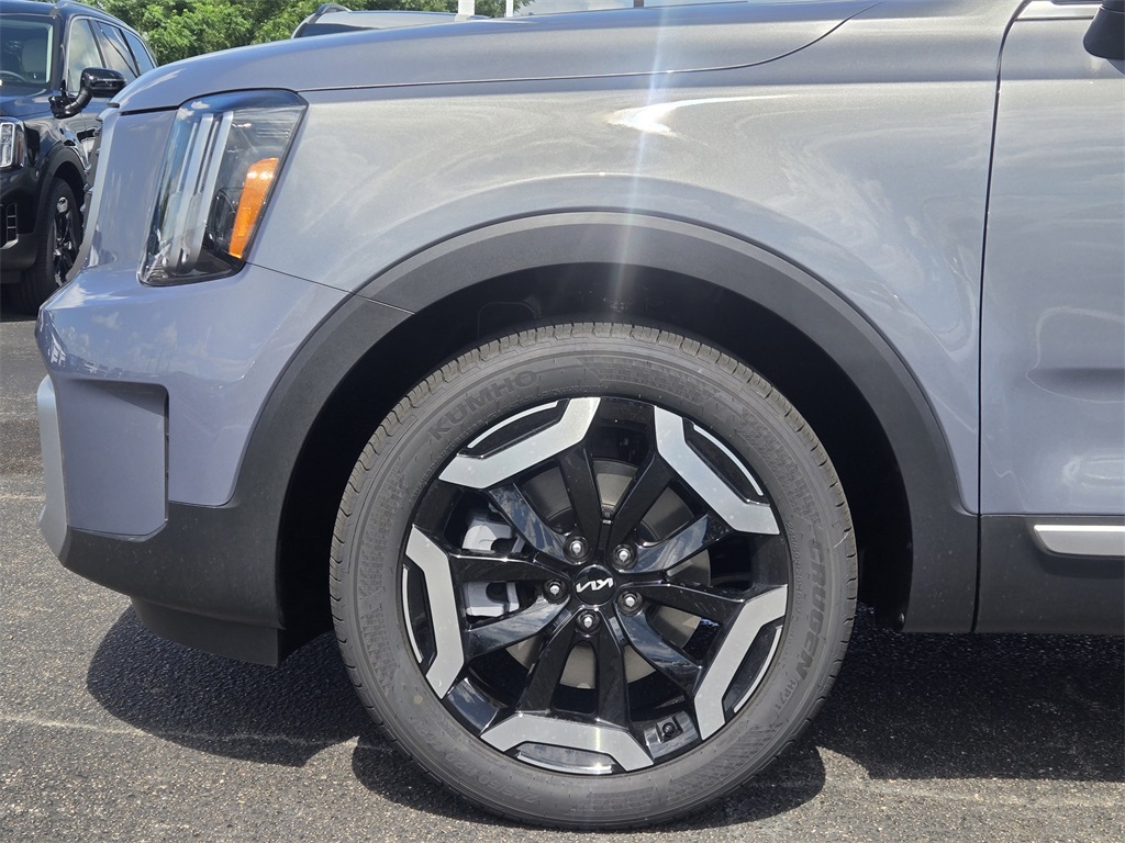 2025 Kia Telluride S Silver at Shottenkirk Kia Fort Bend