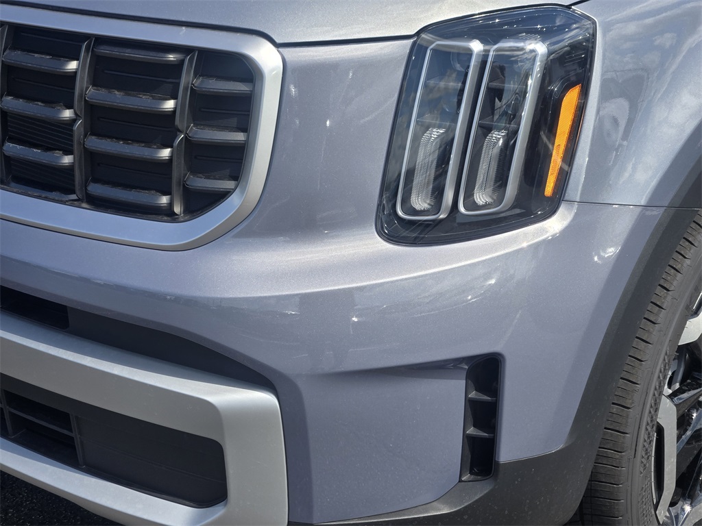 2025 Kia Telluride S Silver at Shottenkirk Kia Fort Bend