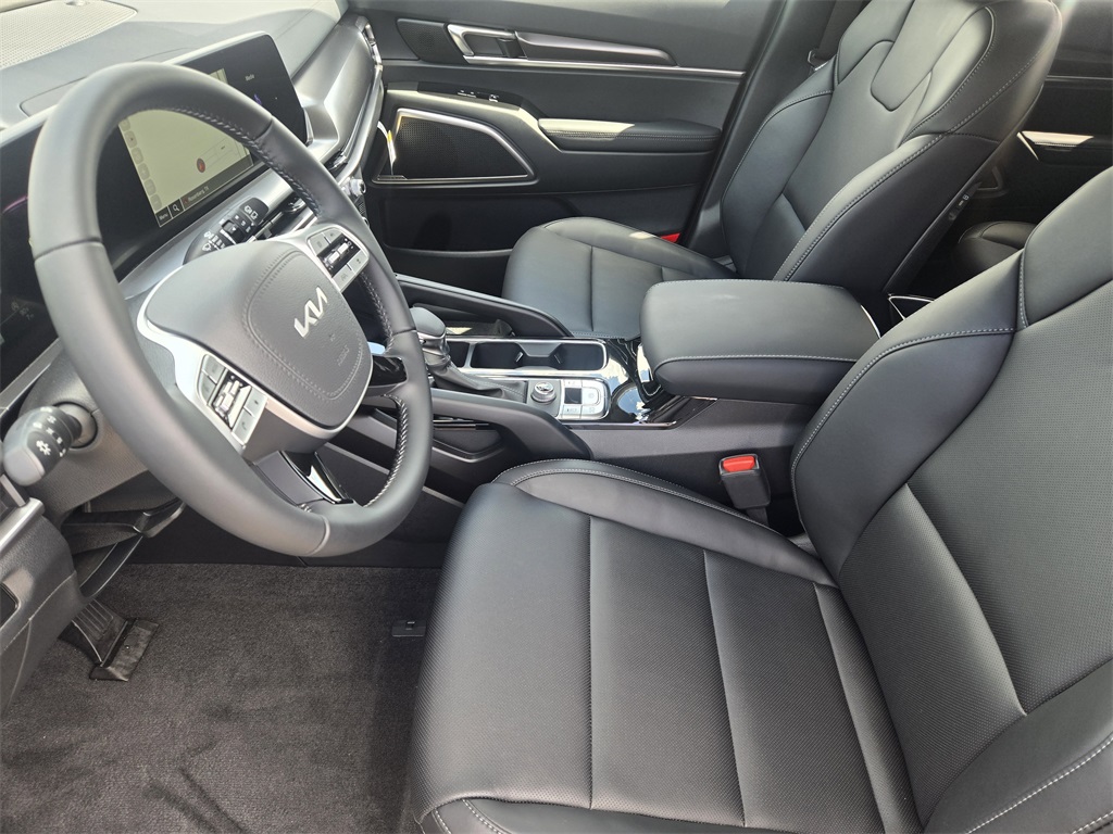 2025 Kia Telluride S Silver at Shottenkirk Kia Fort Bend