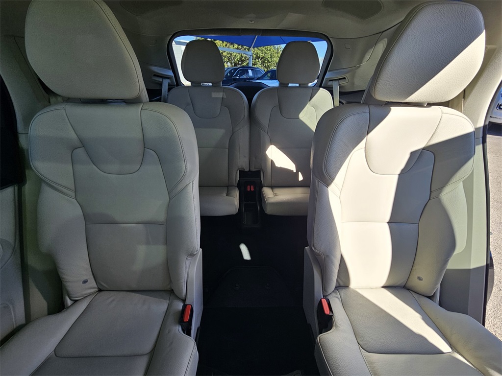 Used Car 2020 Volvo Xc90  T6 Momentum For Sale Under $25,000 In San Marcos, Texas