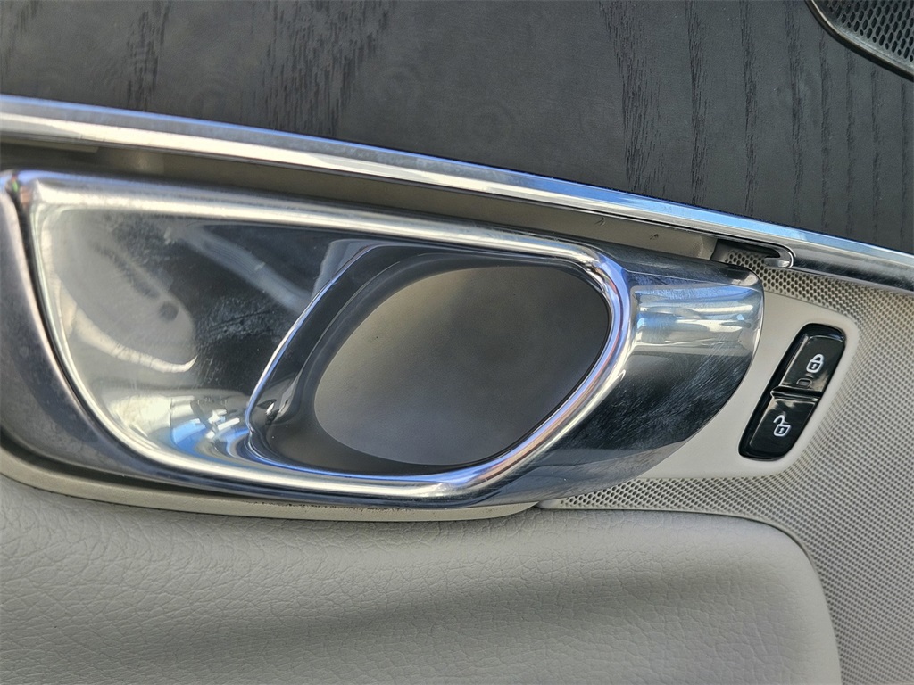 Used Car 2020 Volvo Xc90  T6 Momentum For Sale Under $25,000 In San Marcos, Texas