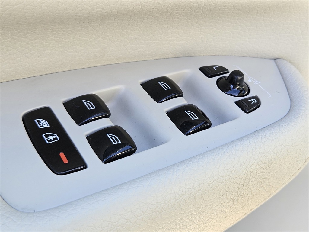 Used Car 2020 Volvo Xc90  T6 Momentum For Sale Under $25,000 In San Marcos, Texas