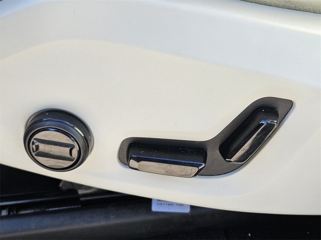 Used Car 2020 Volvo Xc90  T6 Momentum For Sale Under $25,000 In San Marcos, Texas