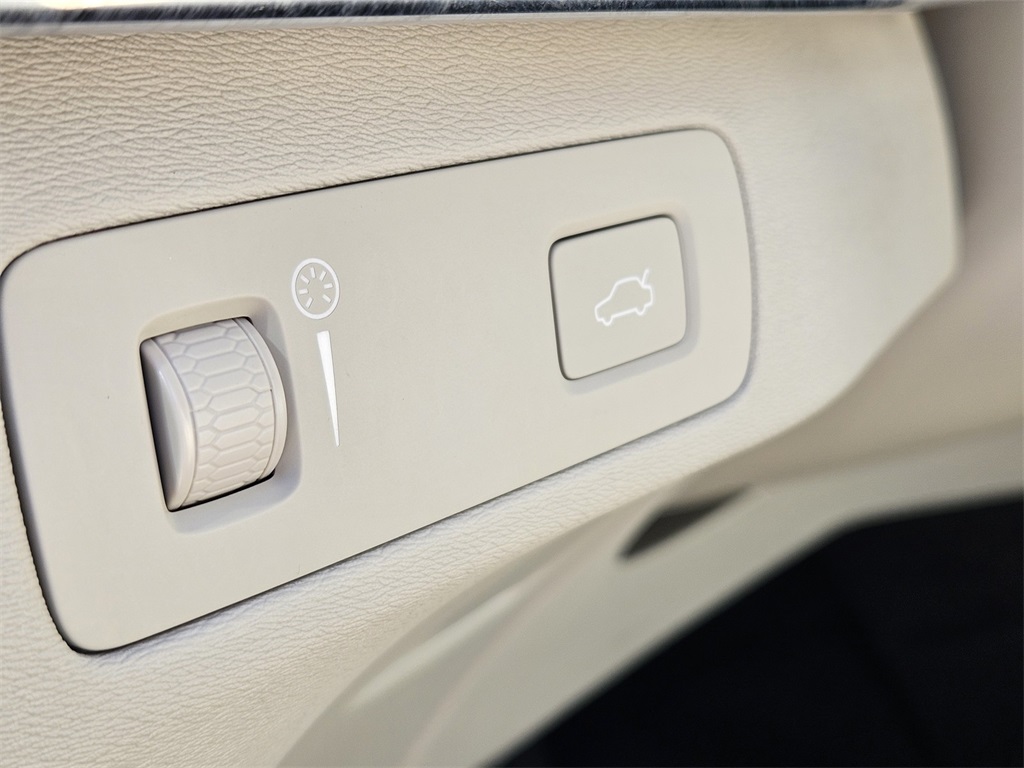 Used Car 2020 Volvo Xc90  T6 Momentum For Sale Under $25,000 In San Marcos, Texas