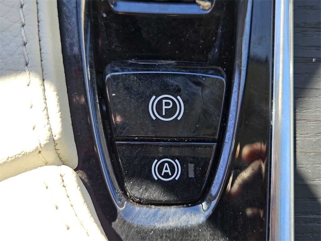 Used Car 2020 Volvo Xc90  T6 Momentum For Sale Under $25,000 In San Marcos, Texas