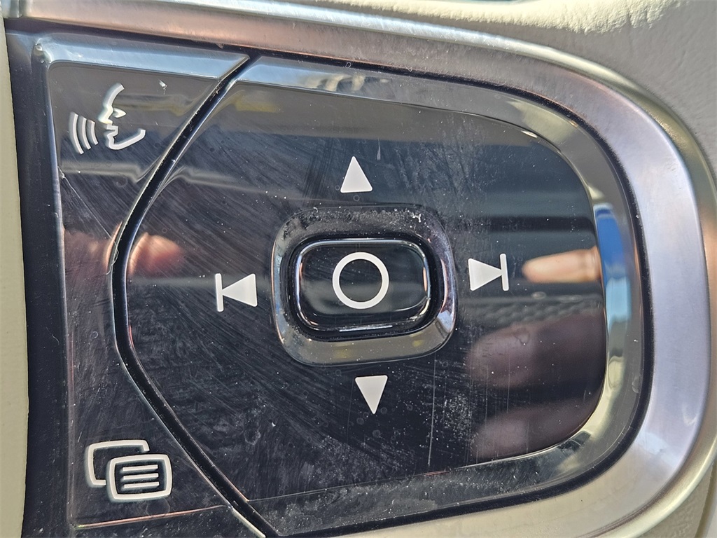 Used Car 2020 Volvo Xc90  T6 Momentum For Sale Under $25,000 In San Marcos, Texas