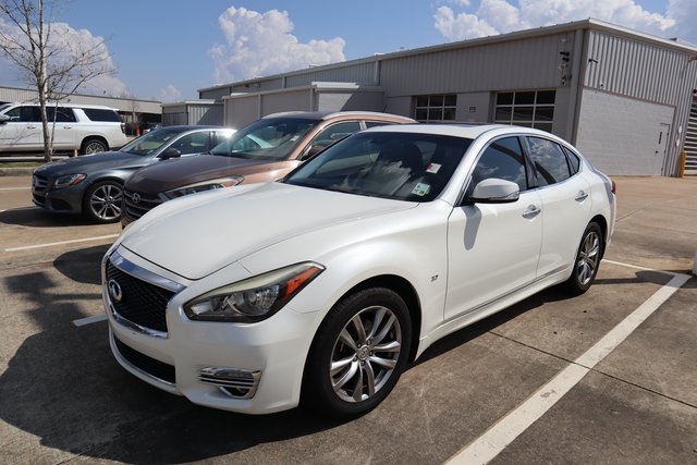 2016 INFINITI Q70 3.7 RWD