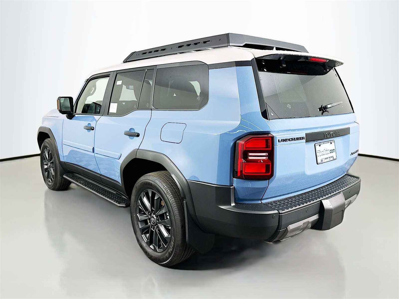 26ページ The 2026 Nissan Z Heritage Edition celebrates manuals and the