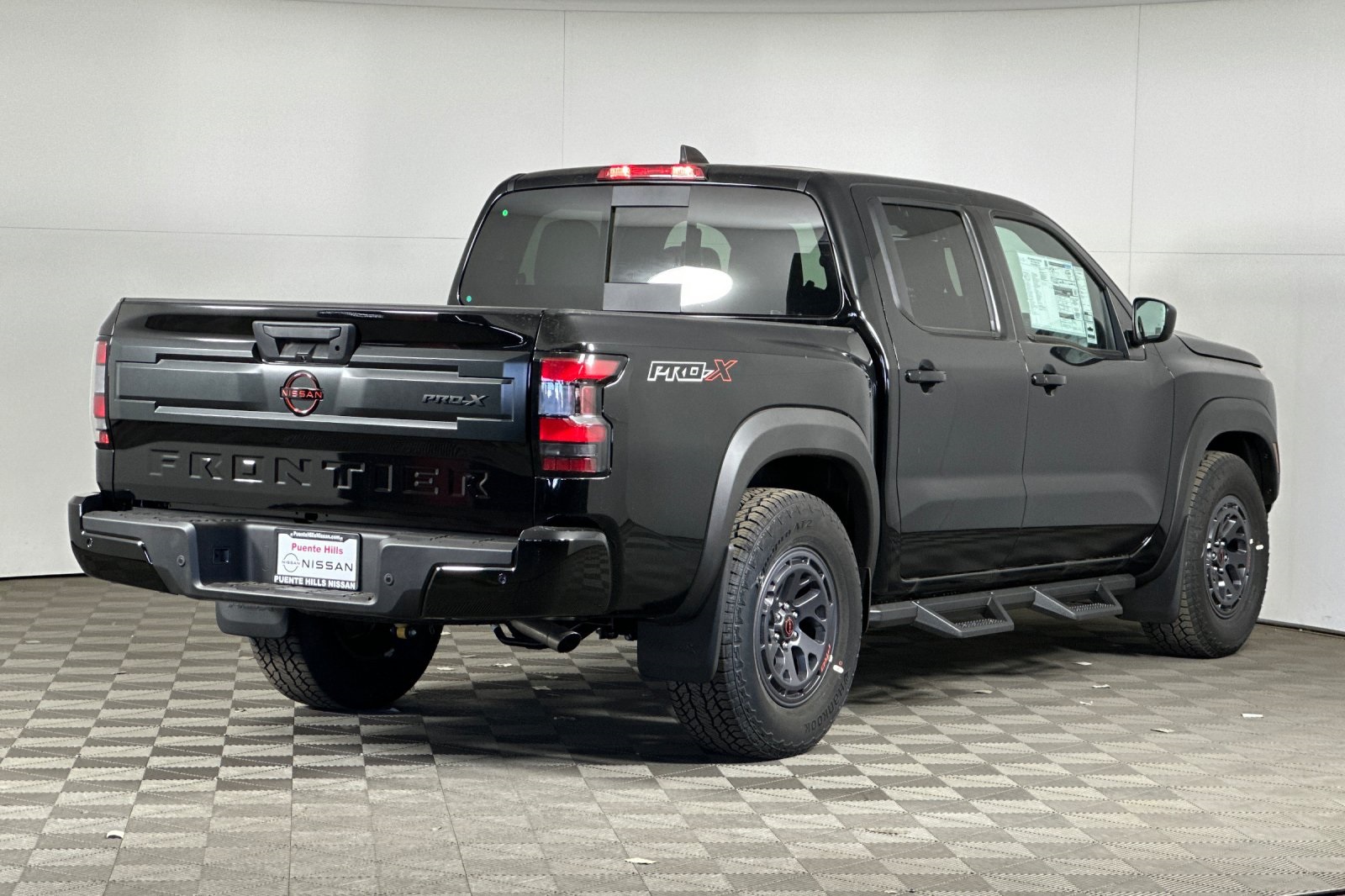 2025 Nissan Frontier PRO-X photo 3