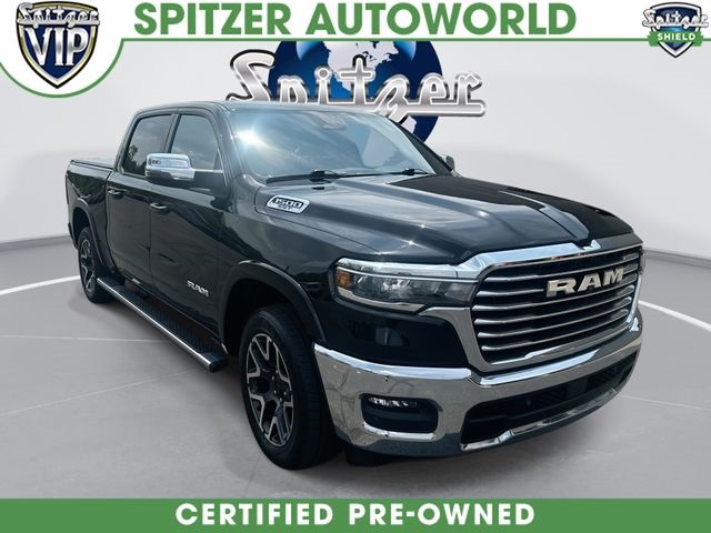 Diamond Black Crystal Pearlcoat 2025 RAM 1500 Laramie Crew Cab 4WD Pickup Truck Four-Wheel Drive 8-Speed Automatic