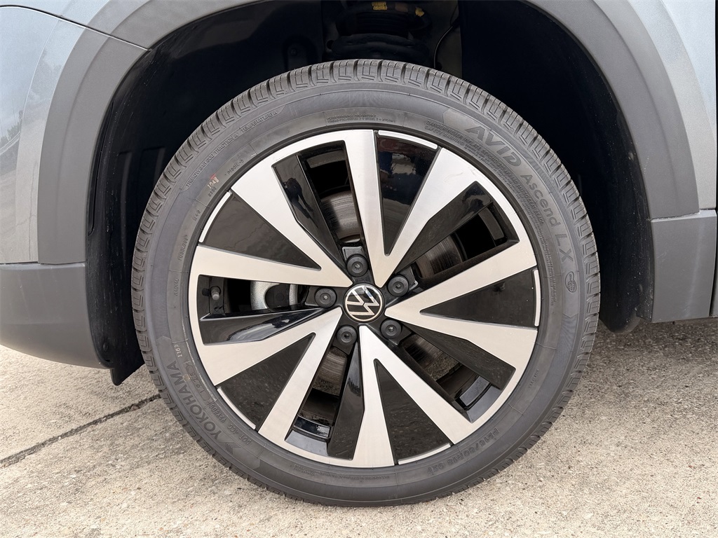 2023 Volkswagen Taos 1.5T SE Gray at DeMontrond Auto Country