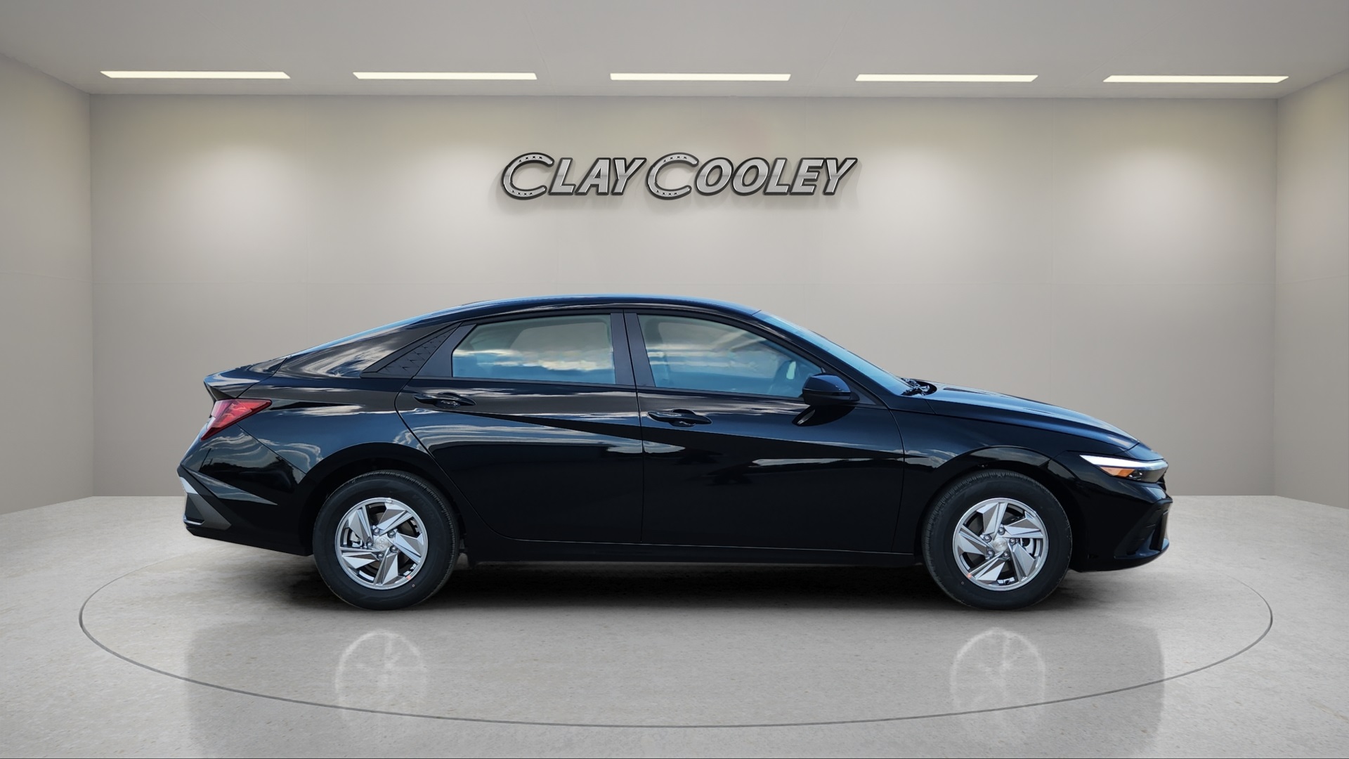 2025 Hyundai Elantra SE photo 2