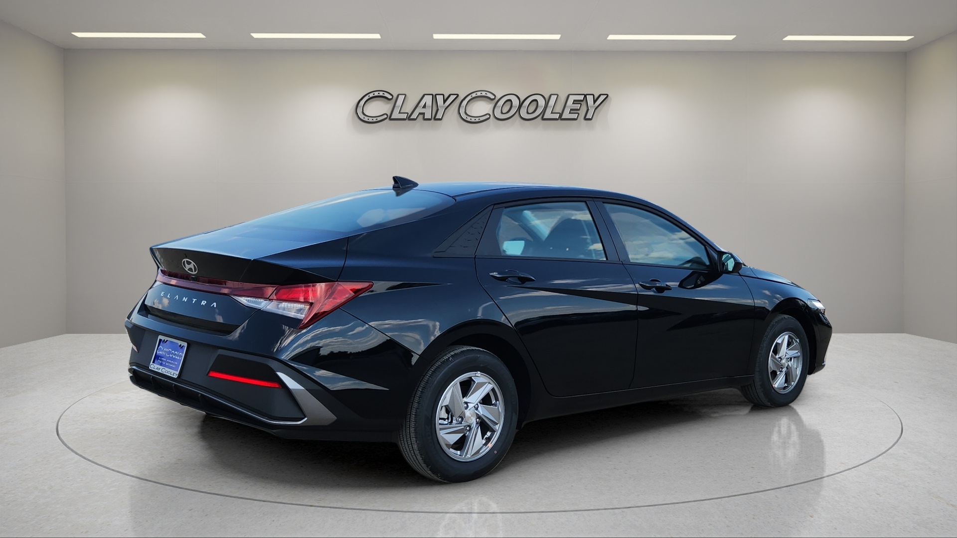2025 Hyundai Elantra SE photo 3