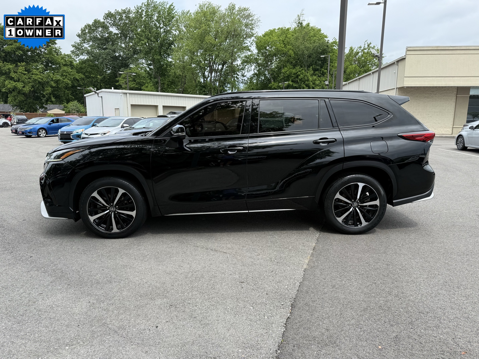 2022 Toyota Highlander XSE photo 2